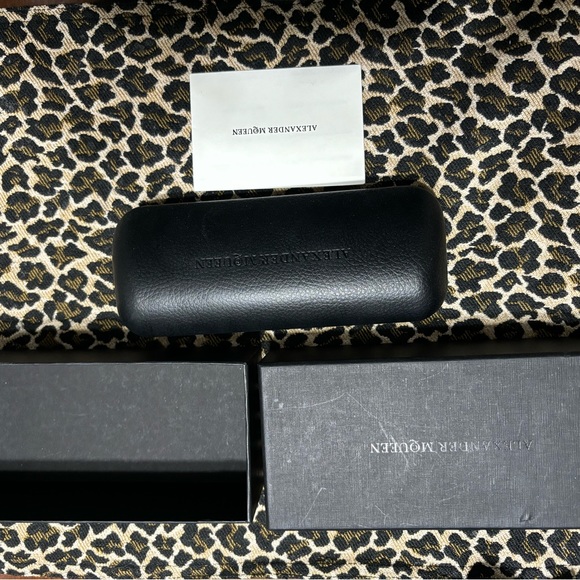 Authentic Alexander McQueen, sunglasses but beautiful burgundy, blush color - Picture 7 of 7